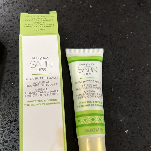 Bundle of Mary Kay Lip Balms - Picture 3 of 6